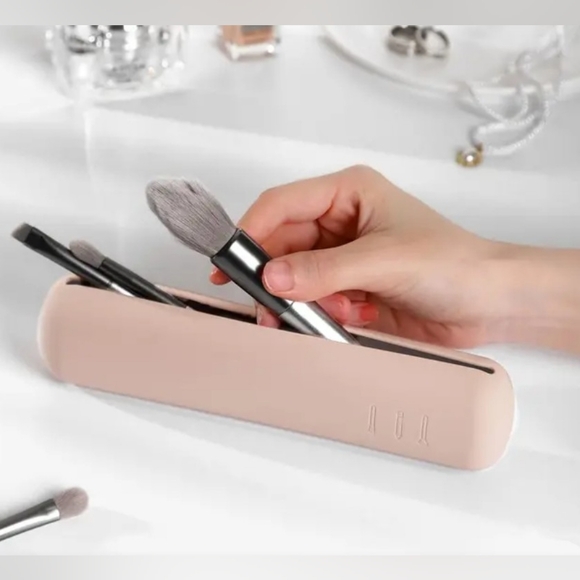 Sleek Silicone Travel Makeup Brush Holder Portable Waterproof Case Taupe - Picture 3 of 4